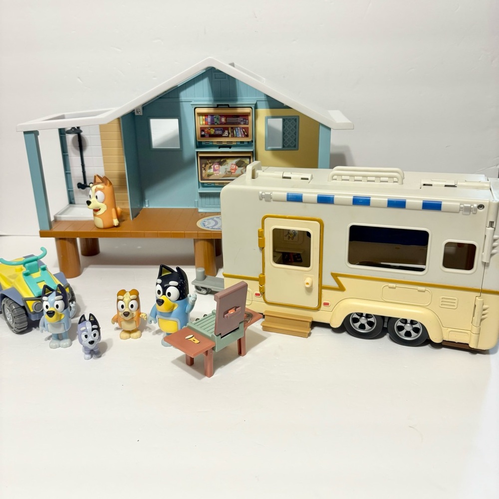 Bluey Beach Adventures Playsets Figures Accessories Lot
